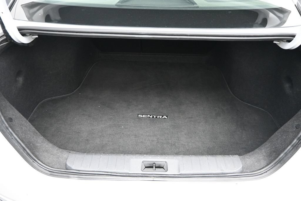 Used 2025 Nissan Sentra SR FWD image 14