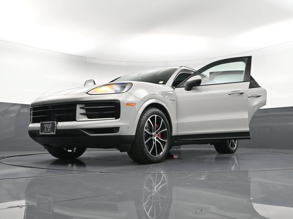 Certified 2025 Porsche Cayenne S AWD/4WD image 39