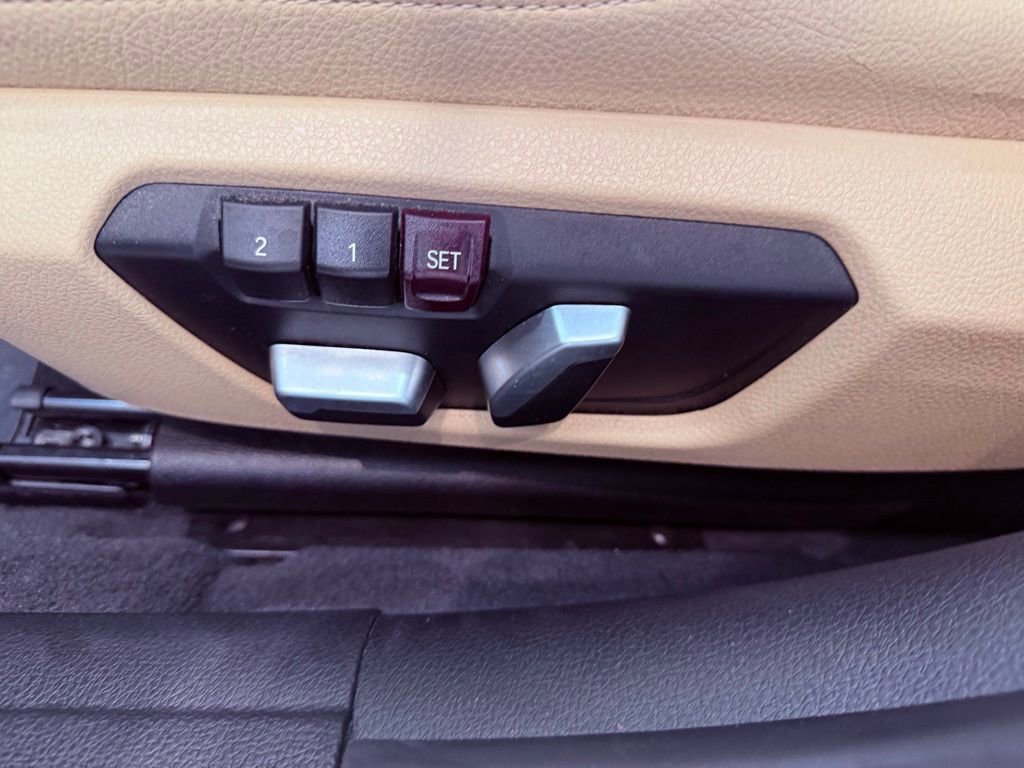 Used 2018 BMW 320i 320i NAV/SUNROOF/BLINDSPOT/1 O w/ Convenience Package image 19