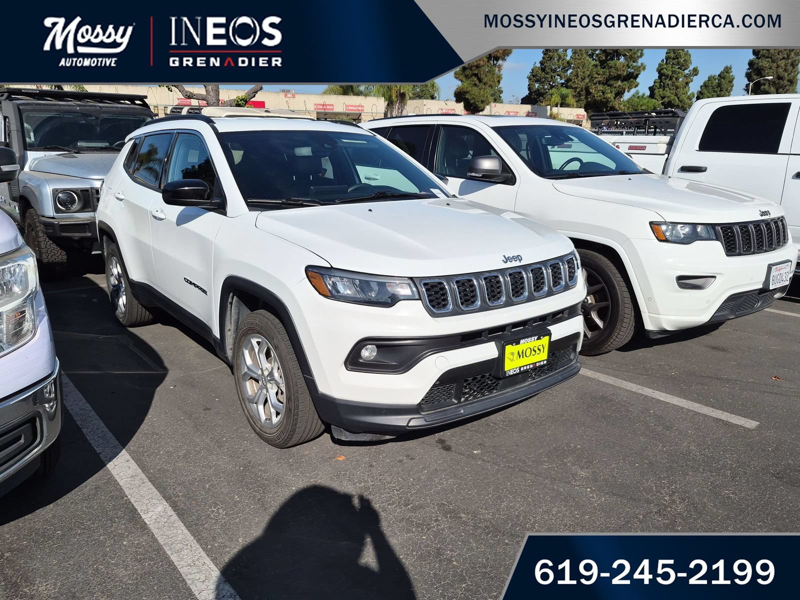 Used 2024 Jeep Compass Latitude AWD/4WD image 2