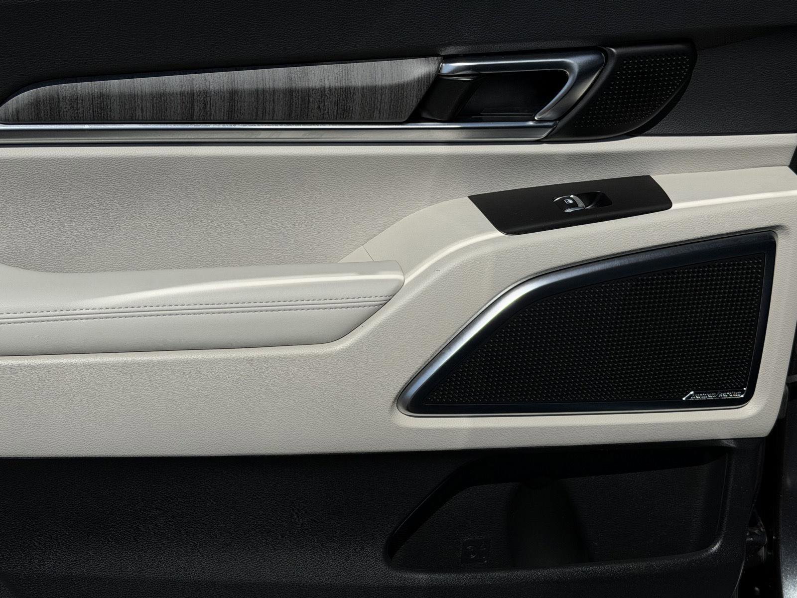 Used 2024 Kia Telluride SX w/ Towing Package image 10