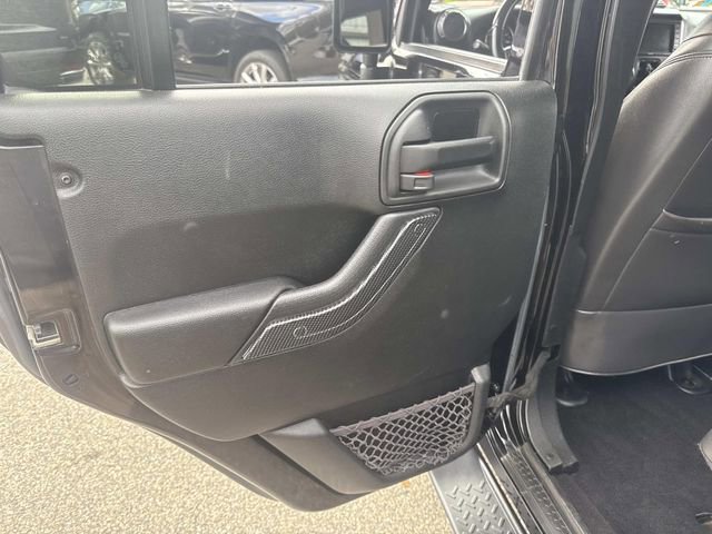 Used 2016 Jeep Wrangler Unlimited Sahara w/ Dual Top Group image 17