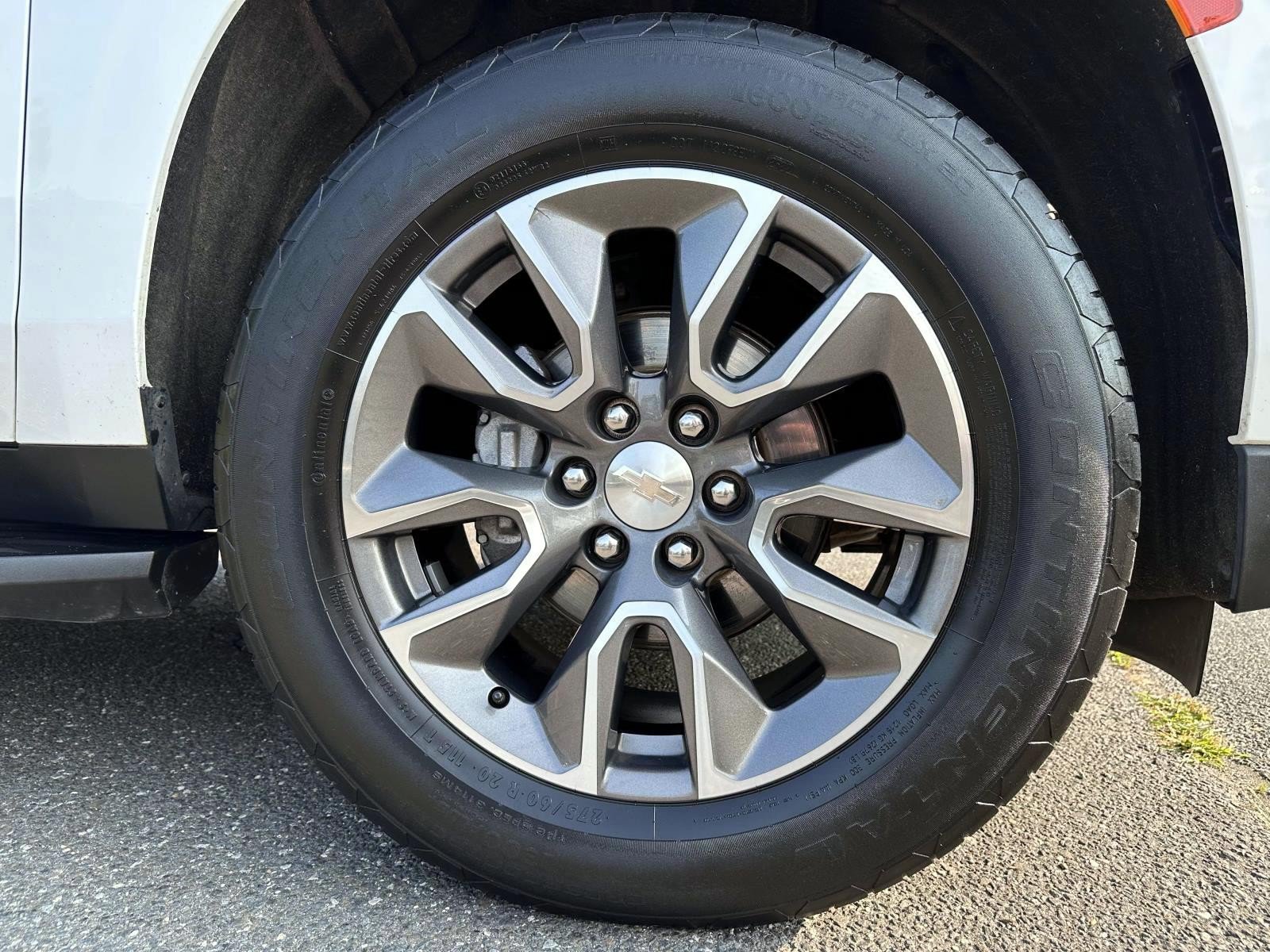 Used 2022 Chevrolet Suburban LT w/ Luxury Package AWD/4WD image 6