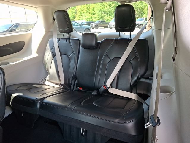 Certified 2023 Chrysler Pacifica Touring-L FWD image 11