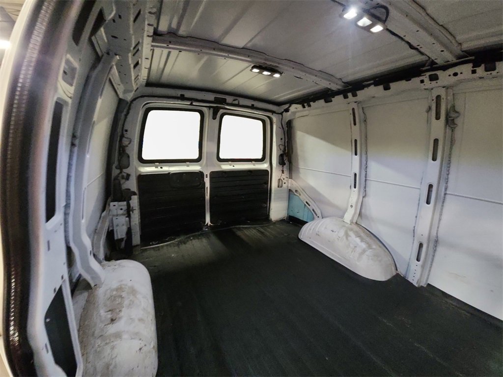 Used 2016 Chevrolet Express 2500 image 23