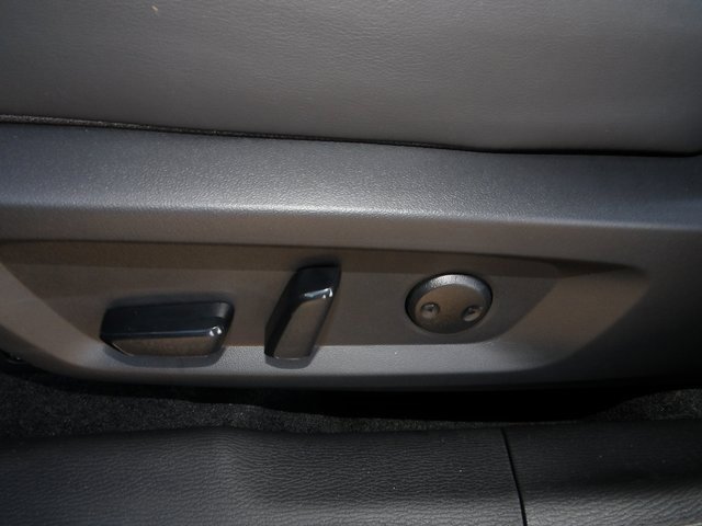 New 2025 Mitsubishi Outlander SE image 17