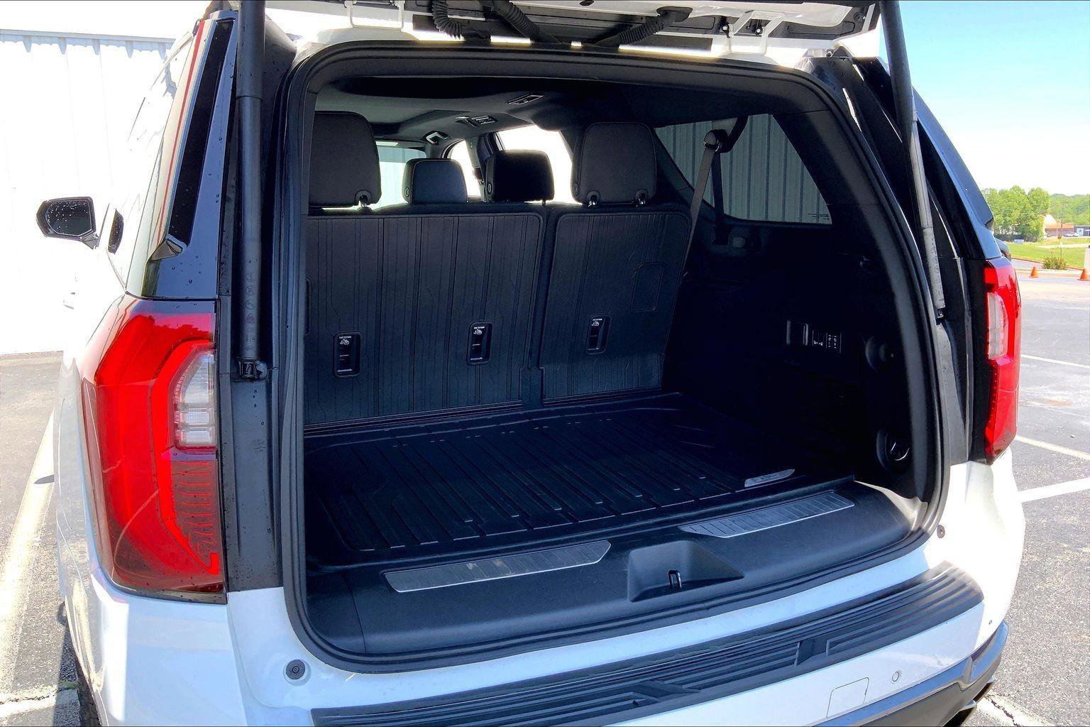 Used 2025 GMC Yukon XL AT4 w/ AT4 Premium Package AWD/4WD image 28