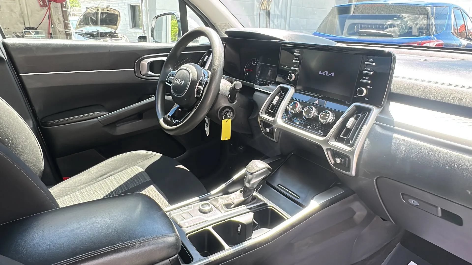 Used 2022 Kia Sorento LX AWD/4WD image 17