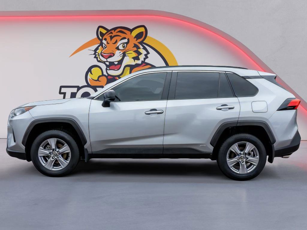 Used 2022 Toyota RAV4 LE image 8