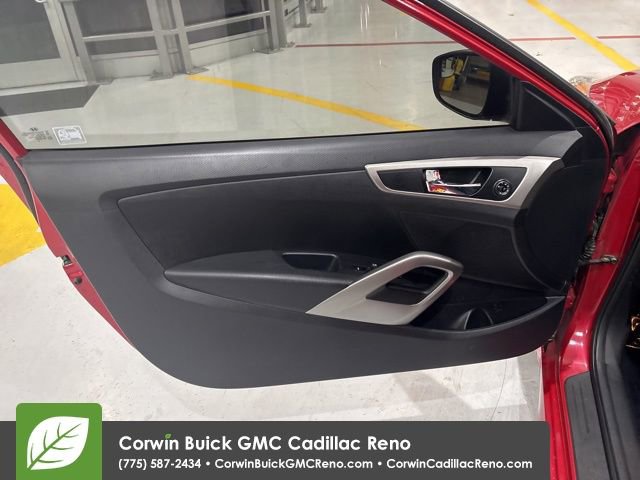 Used 2016 Hyundai Veloster FWD image 11