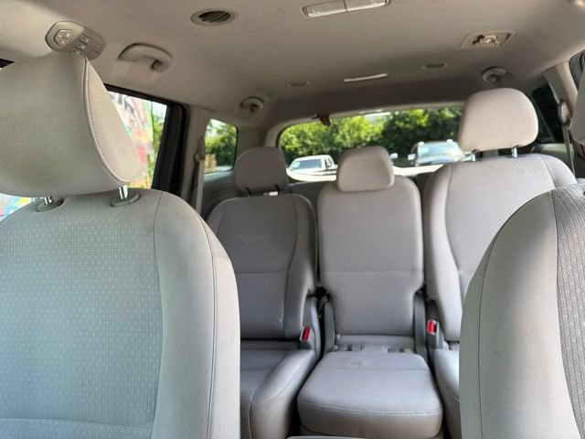 Used 2018 Kia Sedona LX FWD image 16