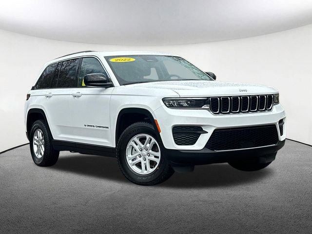 Used 2023 Jeep Grand Cherokee Laredo w/ Luxury Tech Group I AWD/4WD image 2