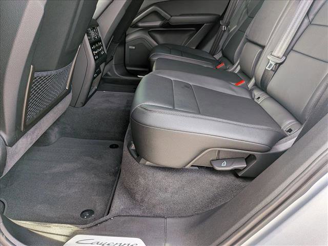 Used 2025 Porsche Cayenne image 20