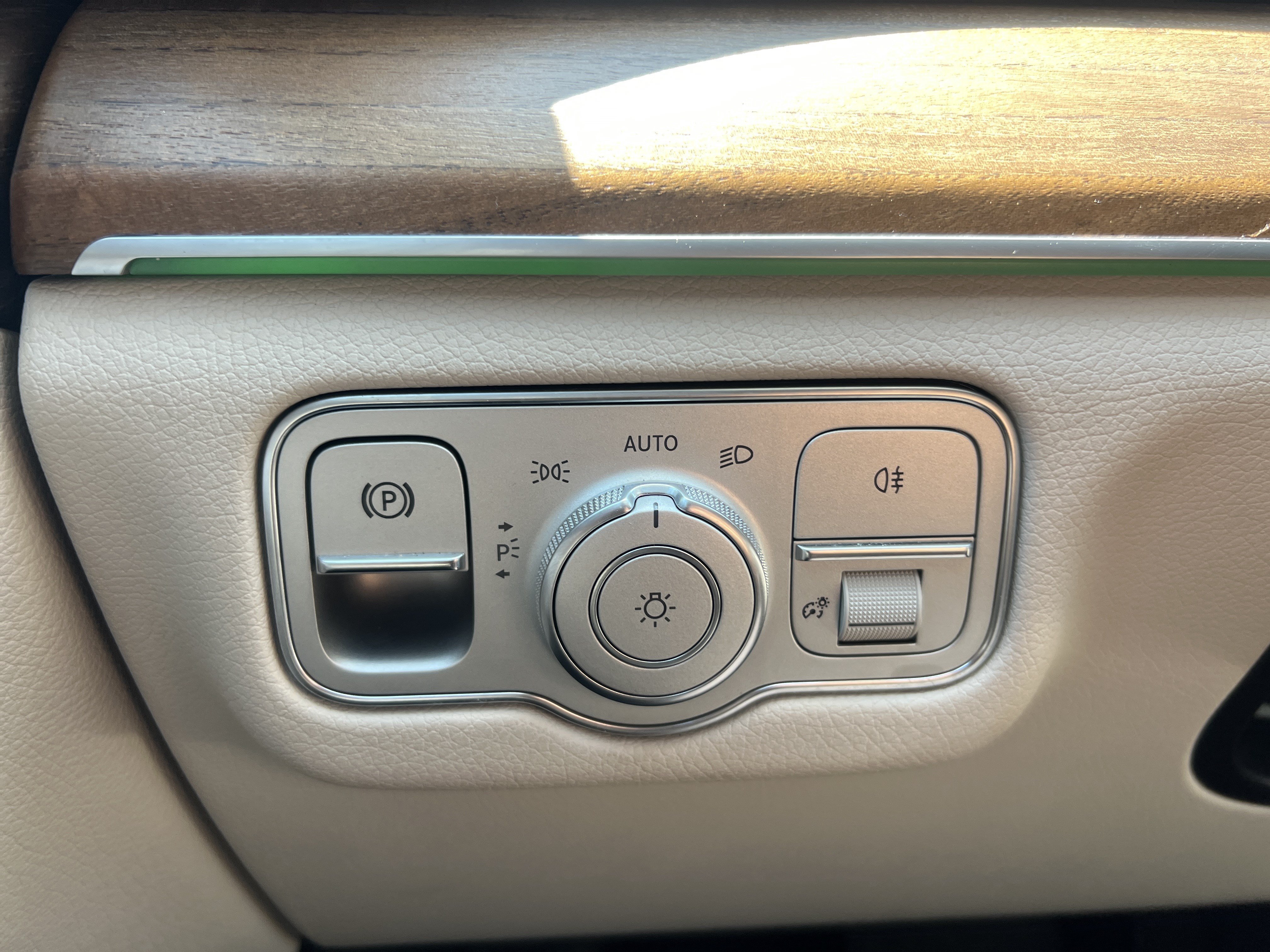 Certified 2023 Mercedes-Benz GLE 350 4MATIC w/ Premium Package image 17