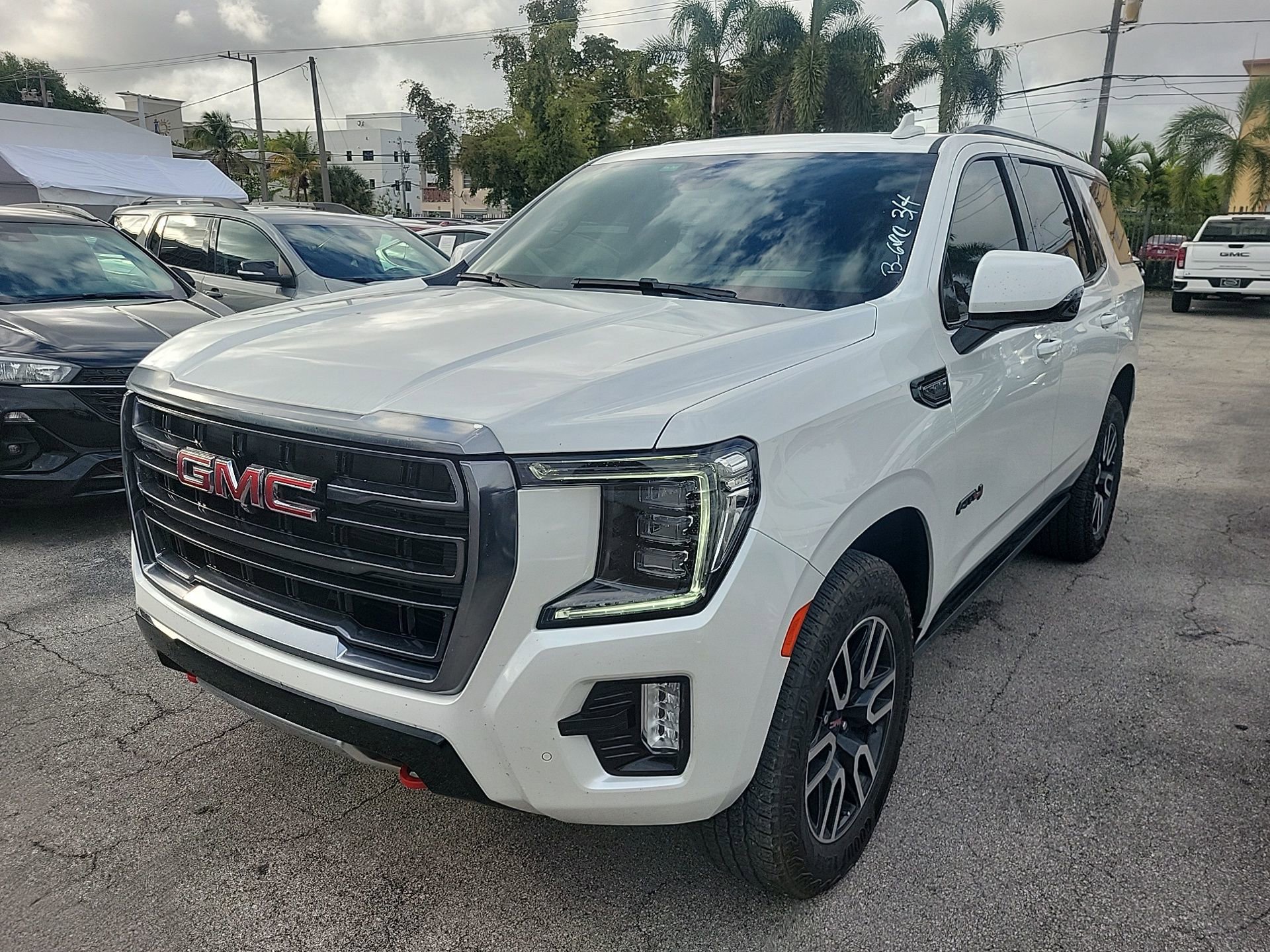 Used 2024 GMC Yukon AT4 w/ Technology Package image 11