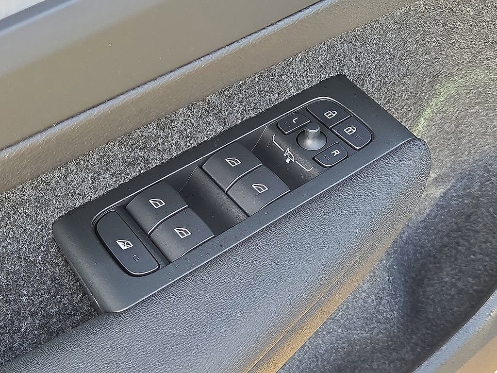 New 2026 Volvo XC40 B4 Plus w/ Protection Package Premier FWD image 22