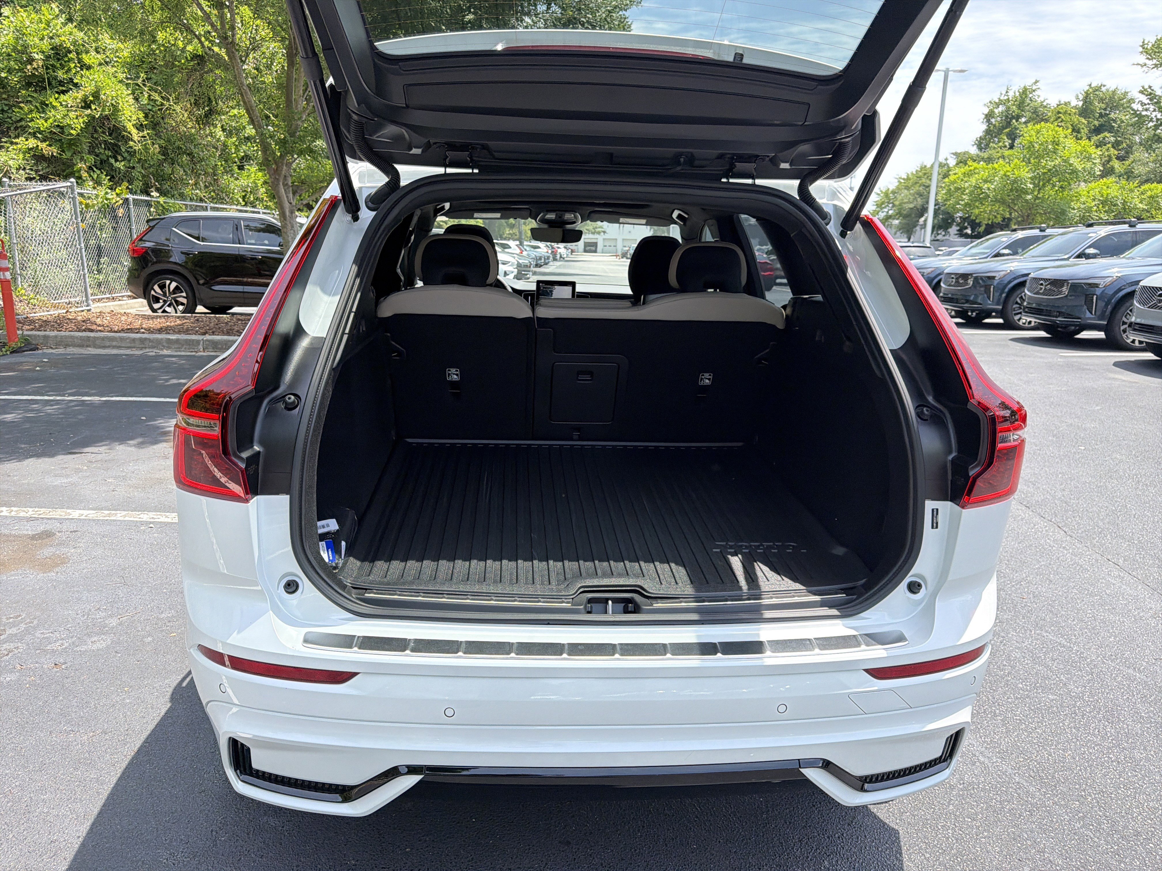 Used 2026 Volvo XC60 B5 Plus w/ Protection Package Premier AWD/4WD image 34