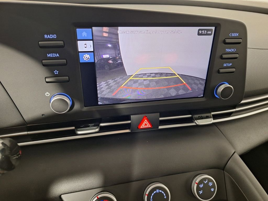 Used 2026 Hyundai Elantra SE FWD image 17