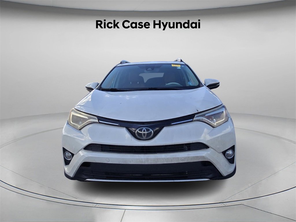 Used 2016 Toyota RAV4 Limited image 3