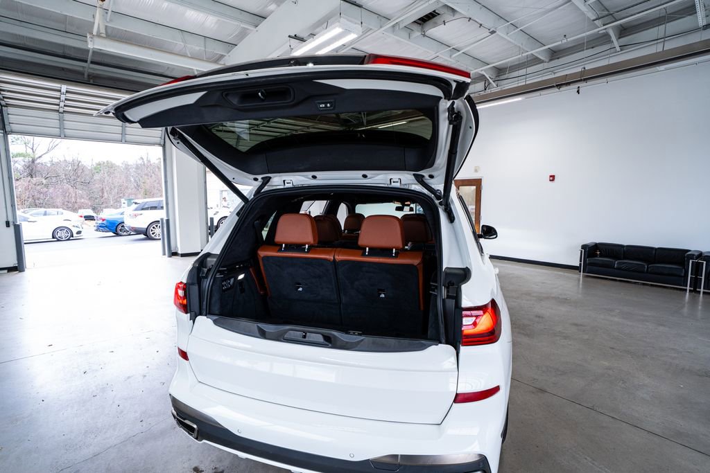 Used 2021 BMW X7 M50i w/ Executive Package AWD/4WD image 64