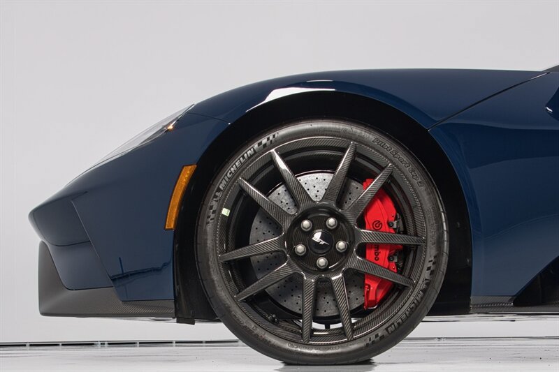 Used 2020 Ford GT Carbon Series RWD image 6