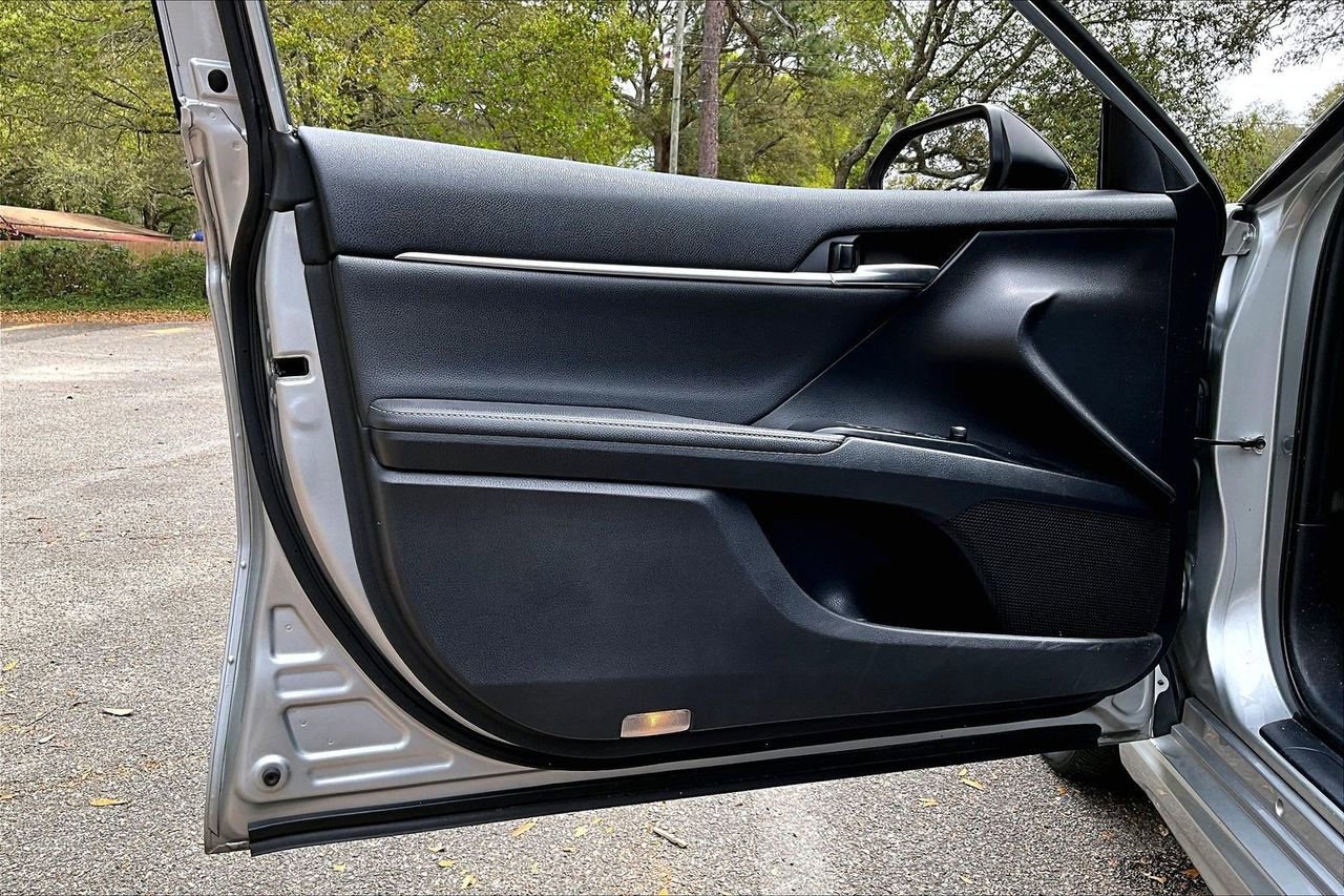 Used 2020 Toyota Camry XSE image 17