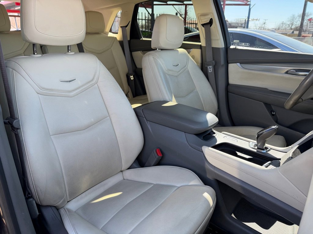 Used 2018 Cadillac XT5 Luxury w/ Driver Awareness Package FWD image 24