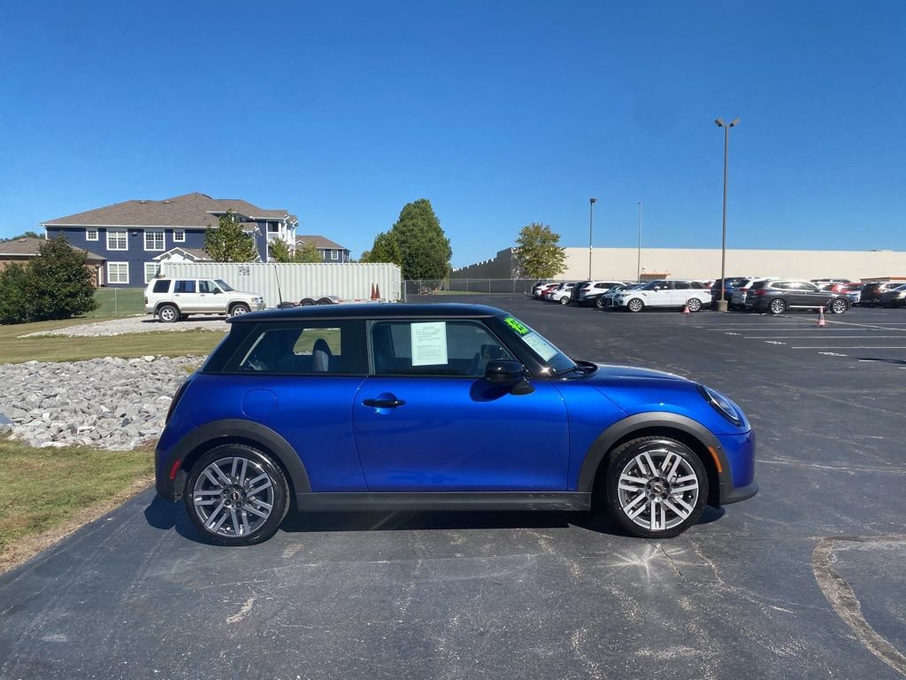 Used 2025 MINI Cooper 2-Door Hardtop image 6