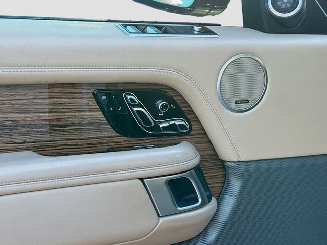 Used 2020 Land Rover Range Rover HSE image 24