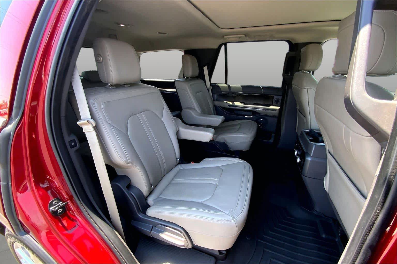 Used 2019 Ford Expedition Limited w/ Equipment Group 302A RWD image 20
