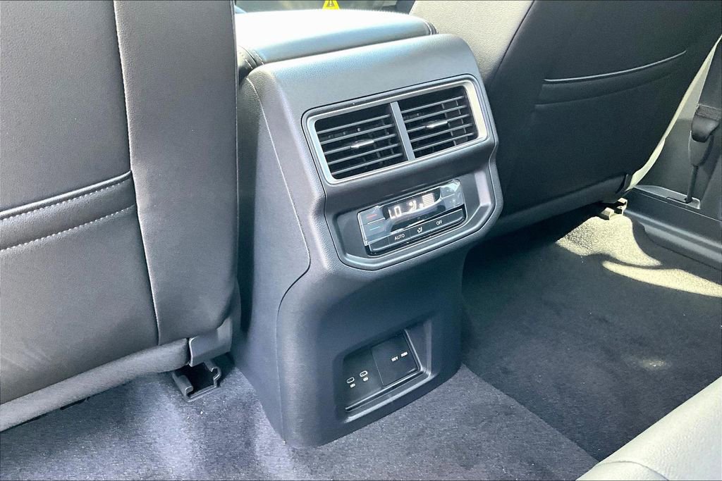 New 2026 Volkswagen Atlas SE image 9