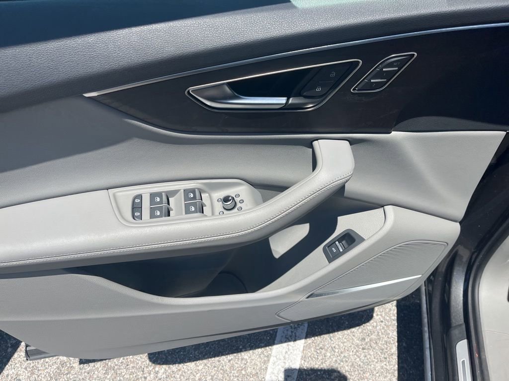 Used 2023 Audi Q7 3.0T Prestige AWD/4WD image 12