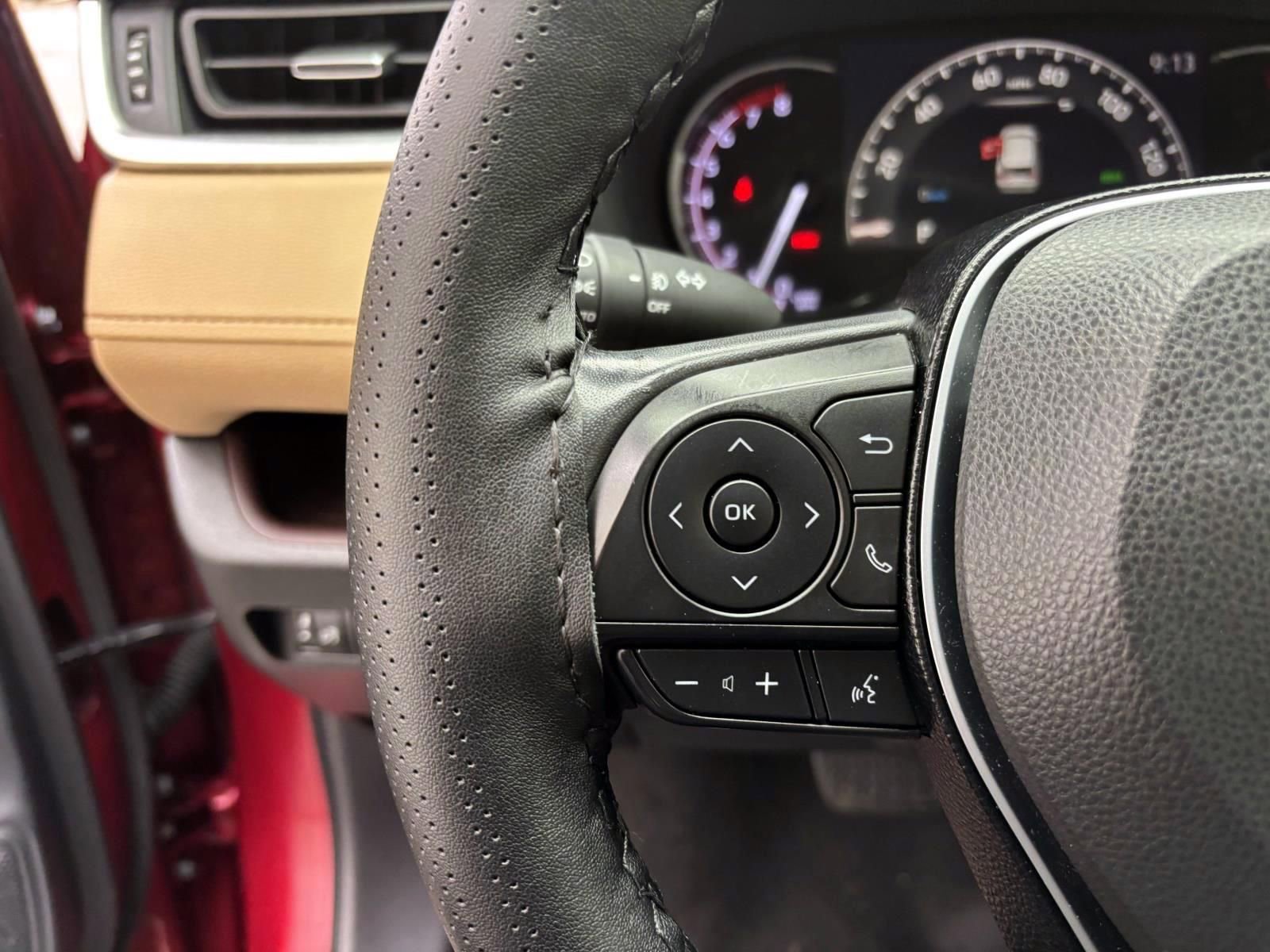 Used 2019 Toyota RAV4 Limited w/ Advanced Technology Package image 17