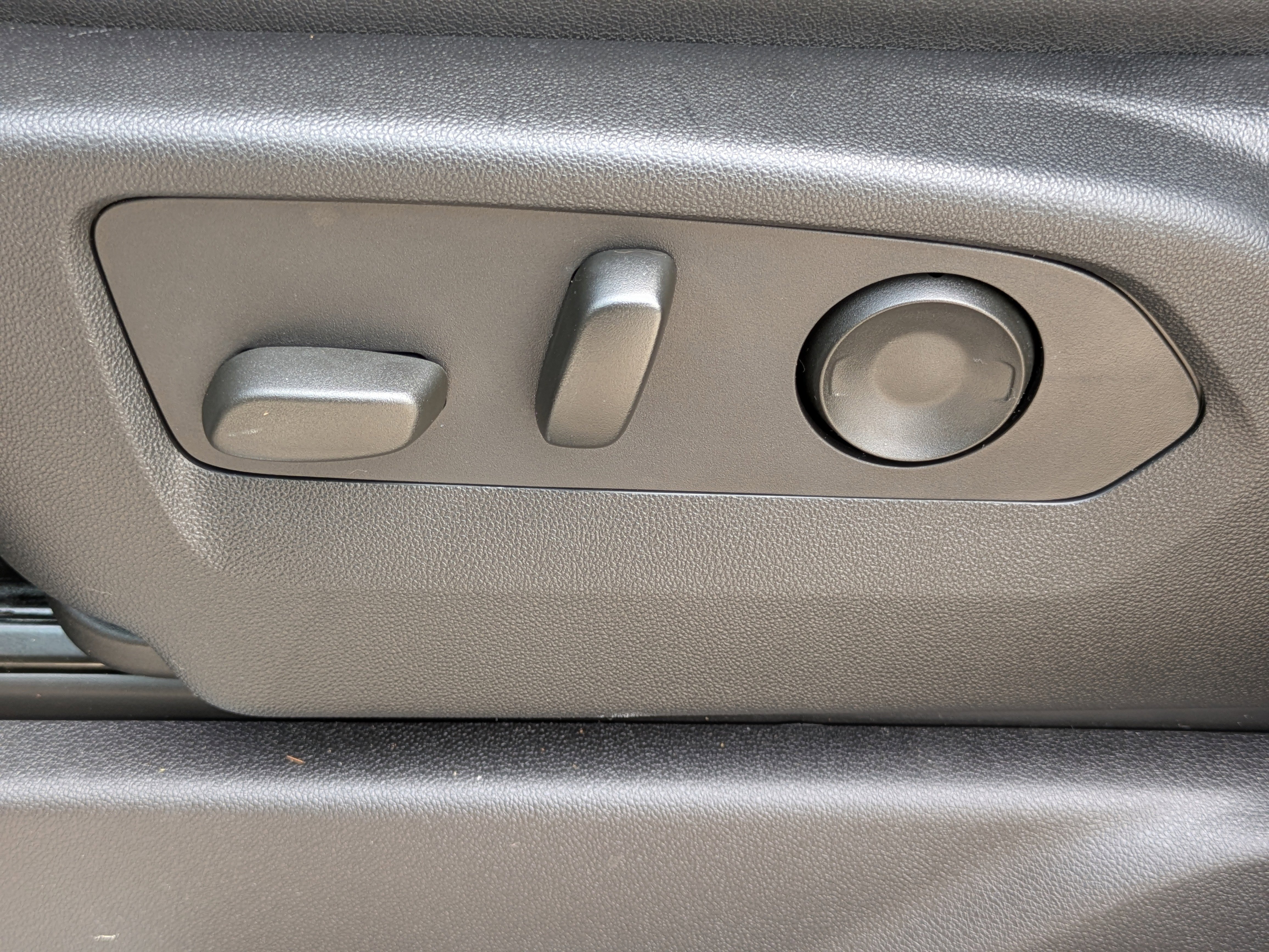 Used 2024 Chevrolet Silverado 1500 LTZ w/ Technology Package image 19