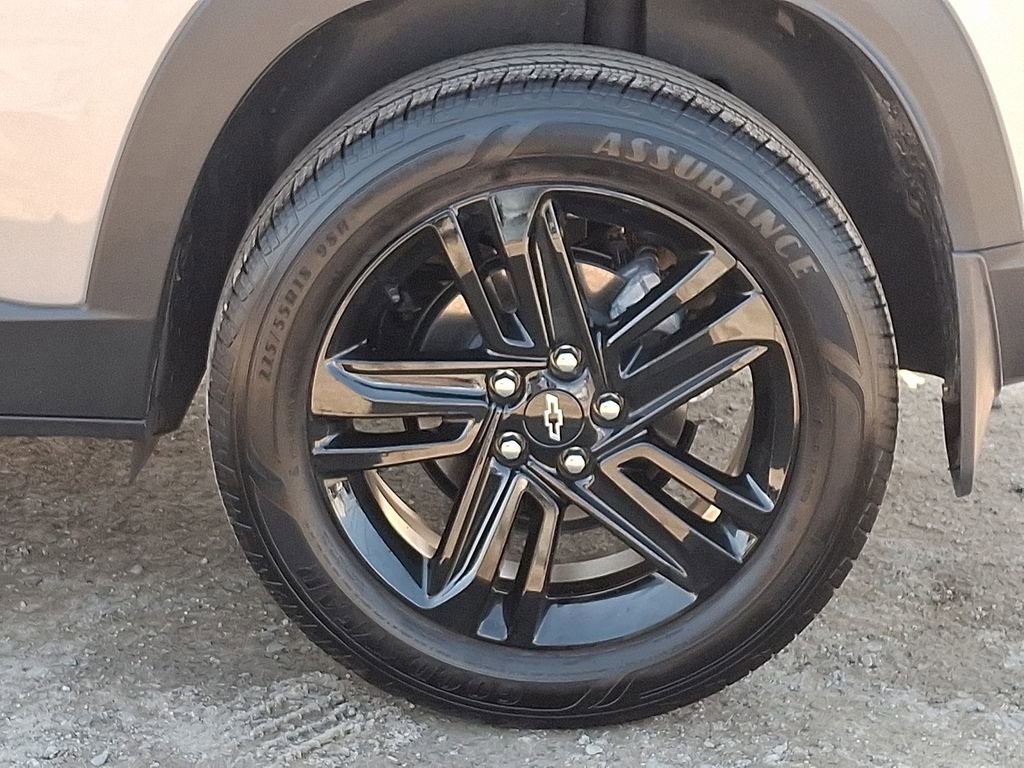 Used 2025 Chevrolet Trax ACTIV w/ Sunroof Package image 33