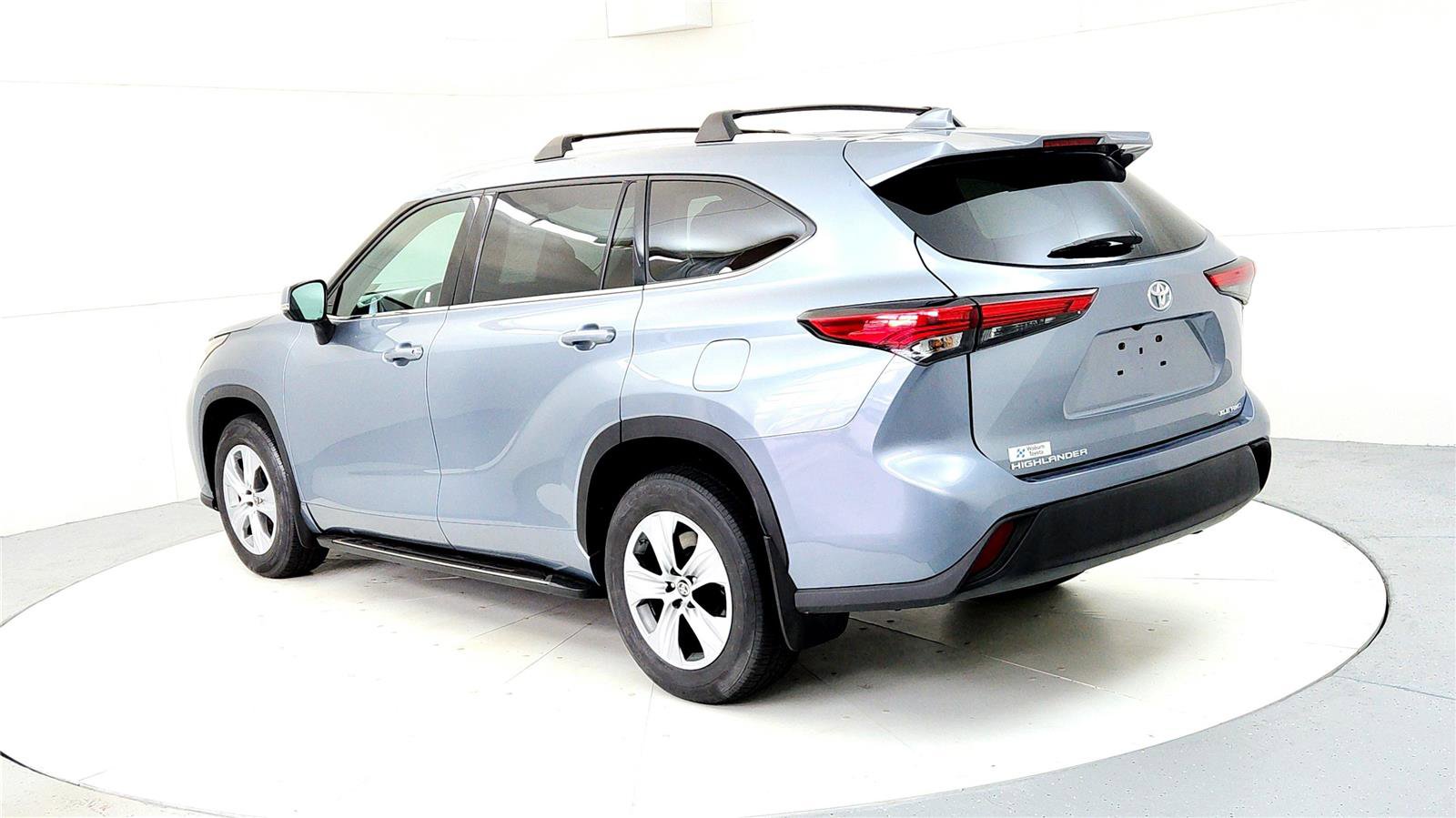 Certified 2021 Toyota Highlander XLE image 4