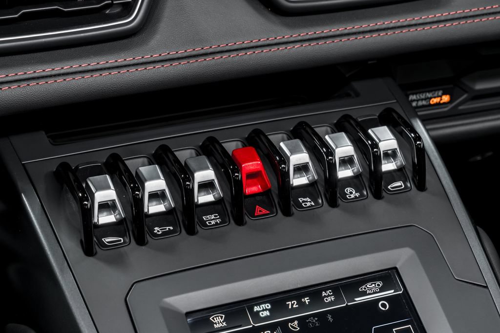 Used 2022 Lamborghini Huracan EVO RWD image 24