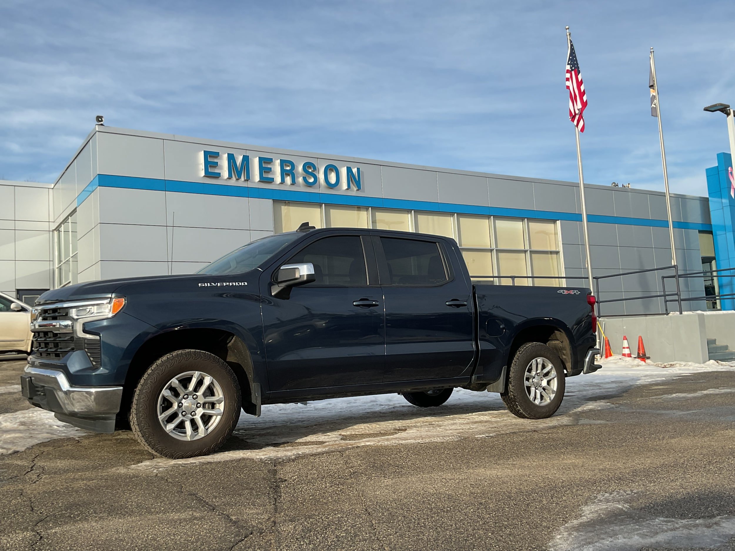 Used 2022 Chevrolet Silverado 1500 LT AWD/4WD image 10