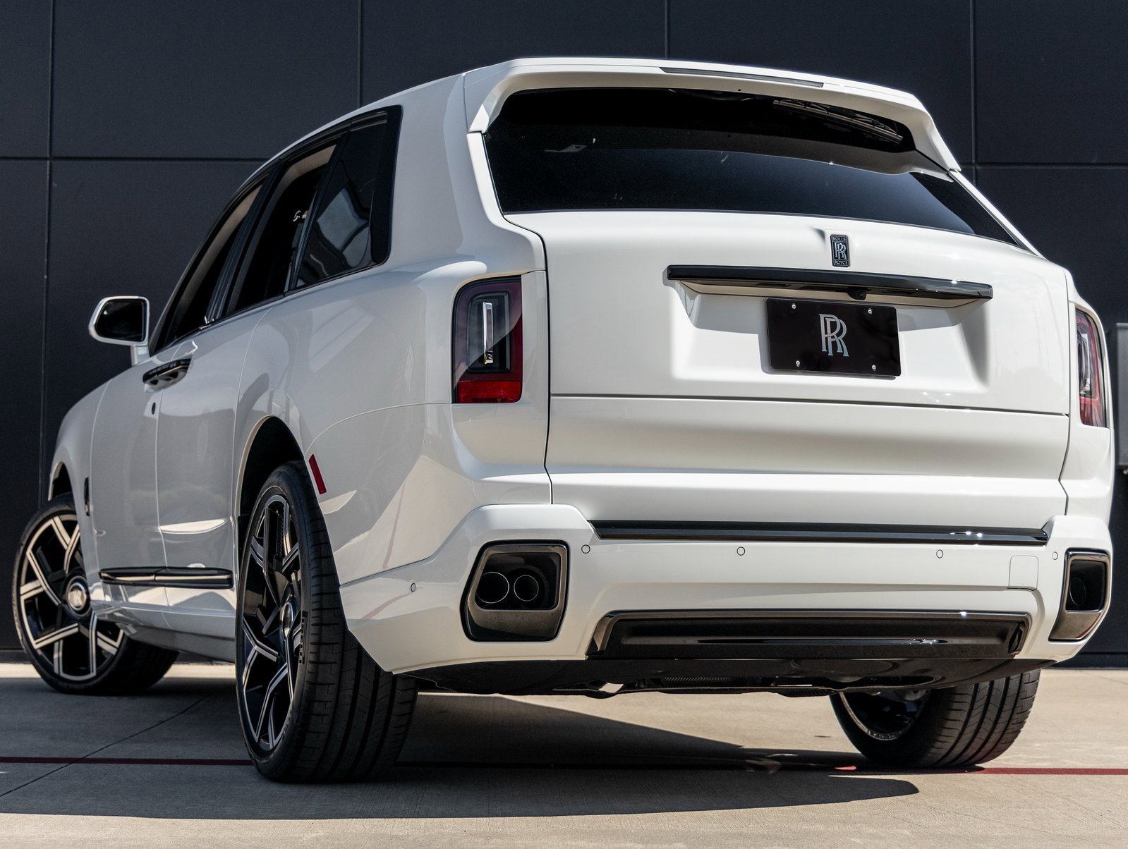 New 2025 Rolls-Royce Cullinan Black Badge image 5