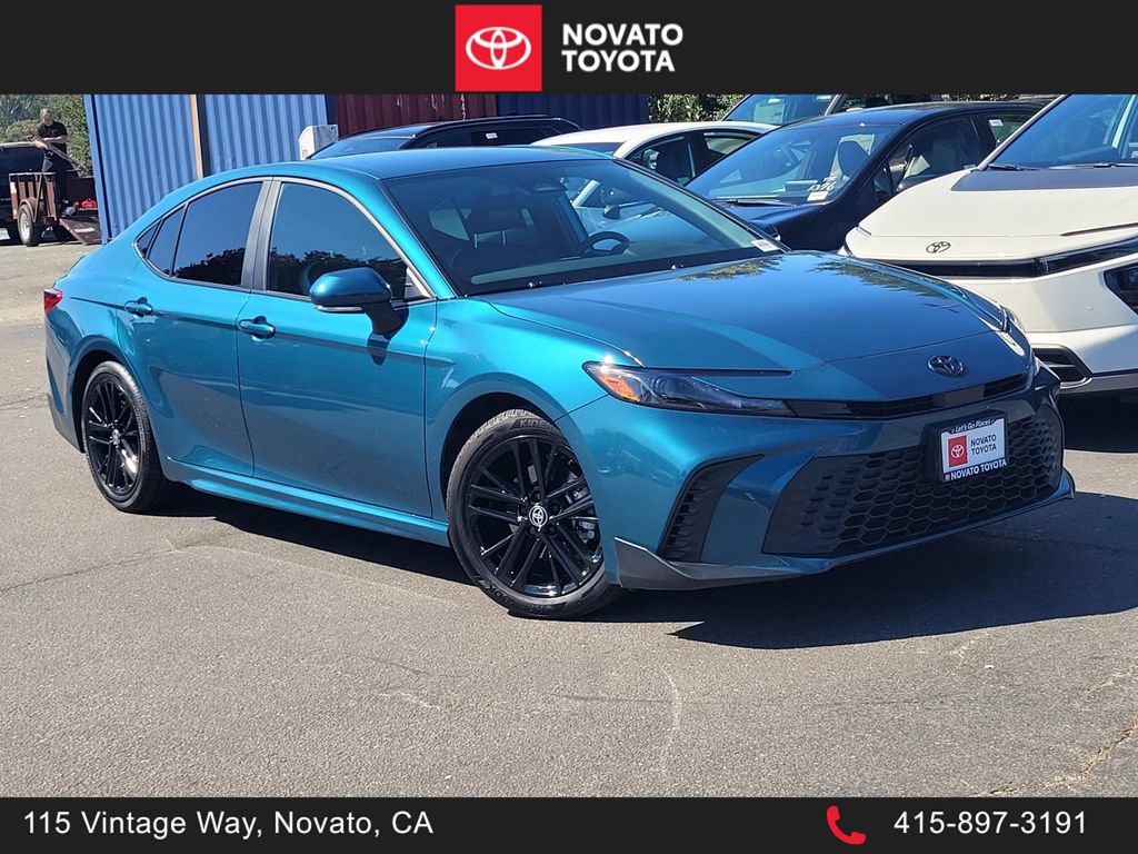 Used 2025 Toyota Camry SE FWD image 1