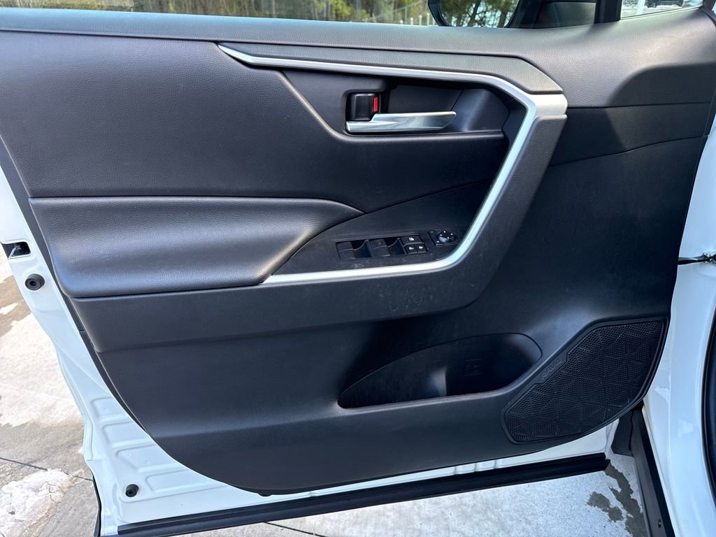 Used 2020 Toyota RAV4 XLE image 14