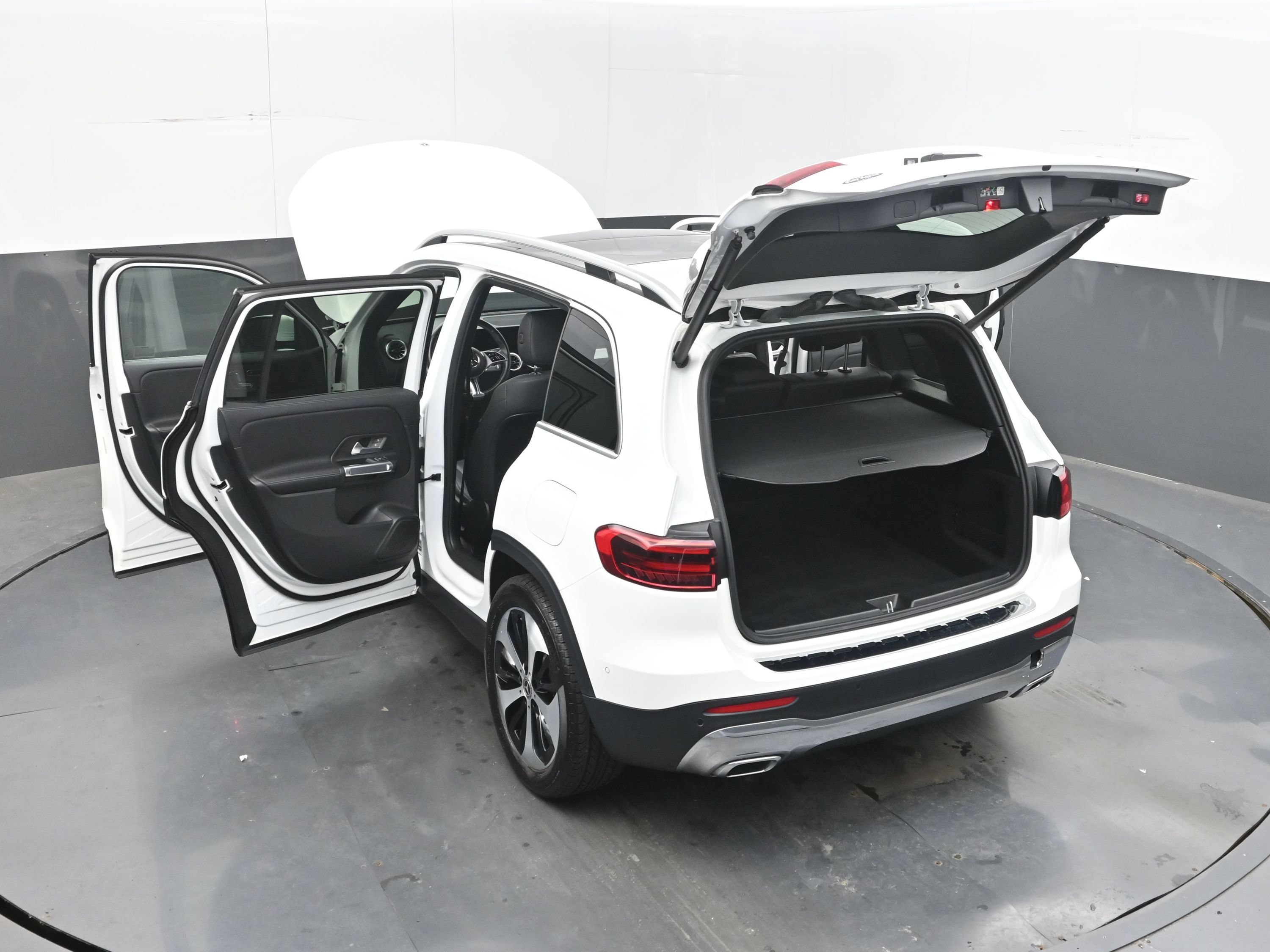 Used 2025 Mercedes-Benz GLB 250 4MATIC image 43