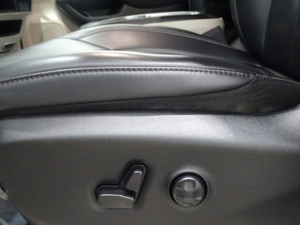 Used 2023 Chrysler Pacifica Touring-L image 20