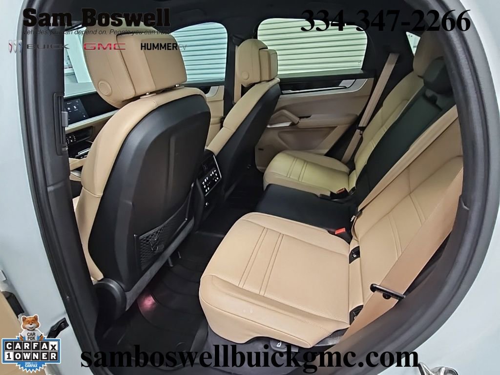 Used 2025 Porsche Cayenne Coupe image 32