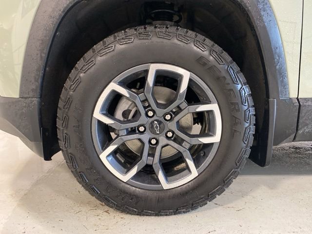 Used 2025 Chevrolet Equinox ACTIV w/ Safety and Technology Package image 9