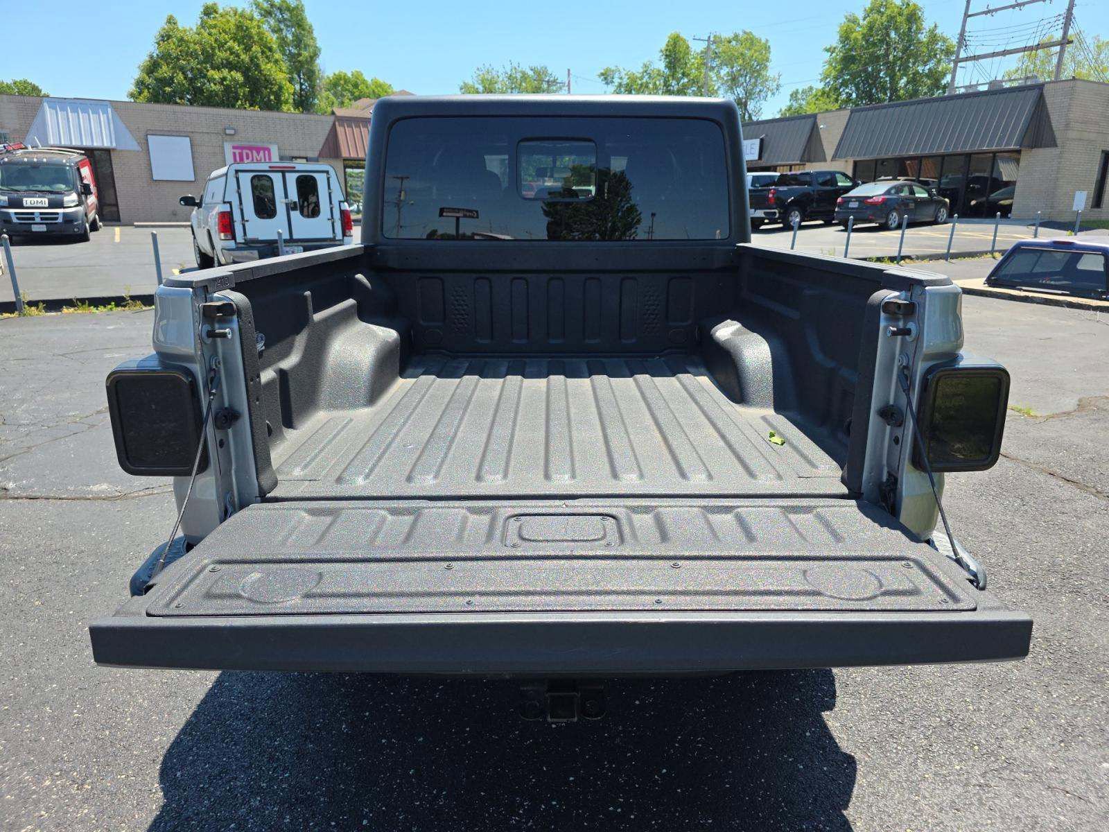 Used 2021 Jeep Gladiator Sport AWD/4WD image 11