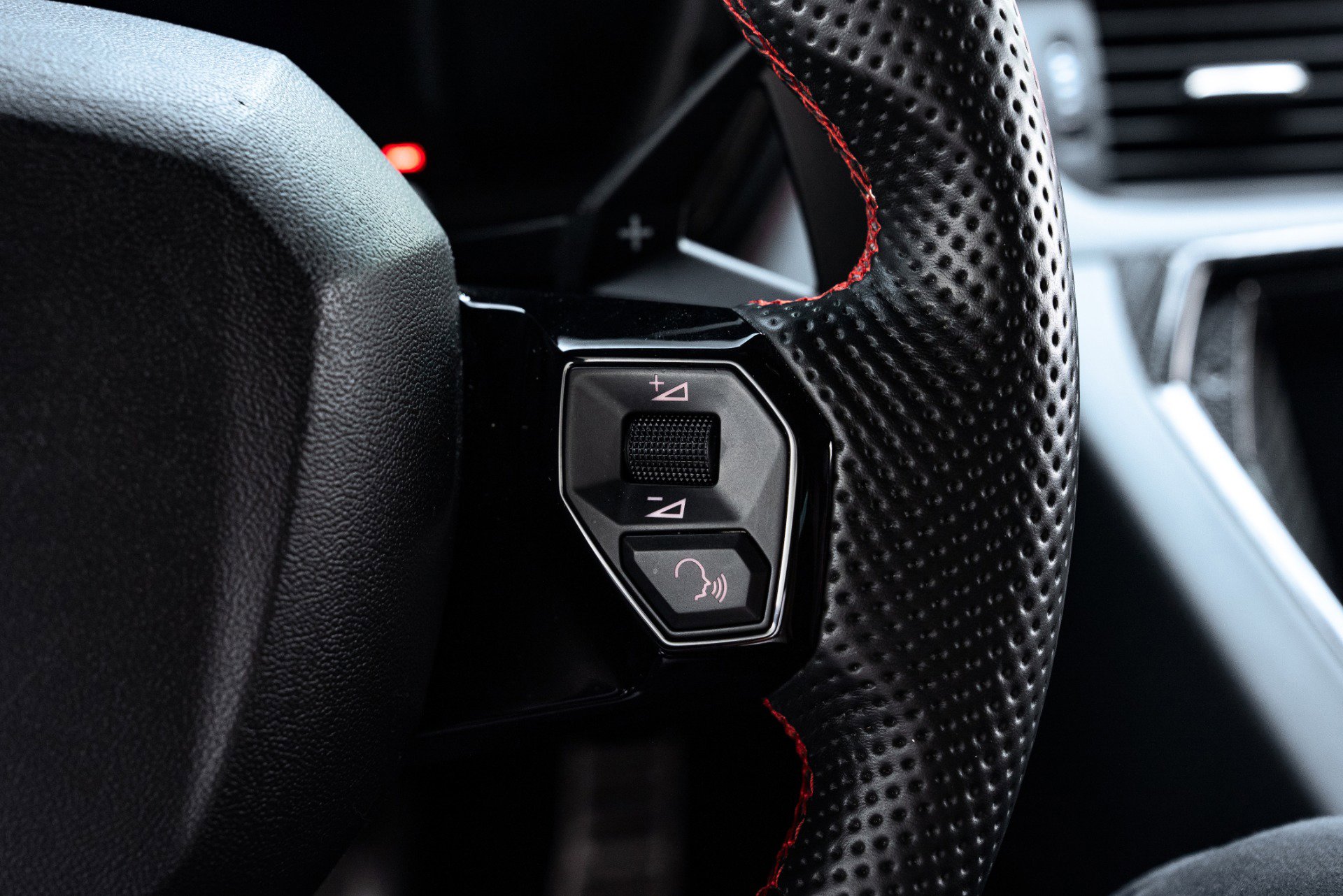 Used 2017 Lamborghini Aventador S image 39