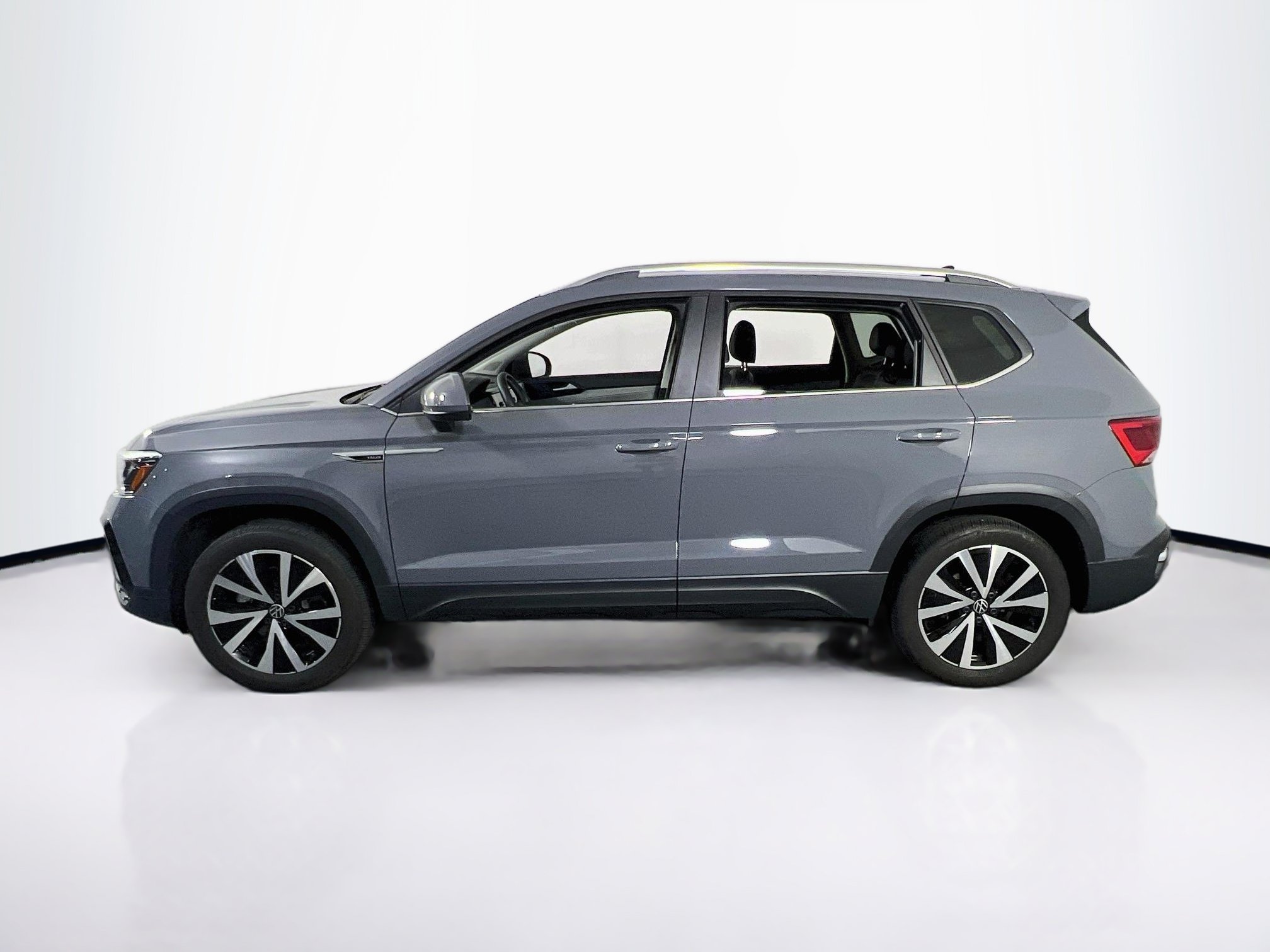 Used 2023 Volkswagen Taos SE AWD/4WD image 8