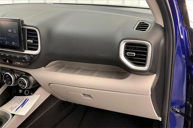 Used 2024 Hyundai Venue SEL image 18