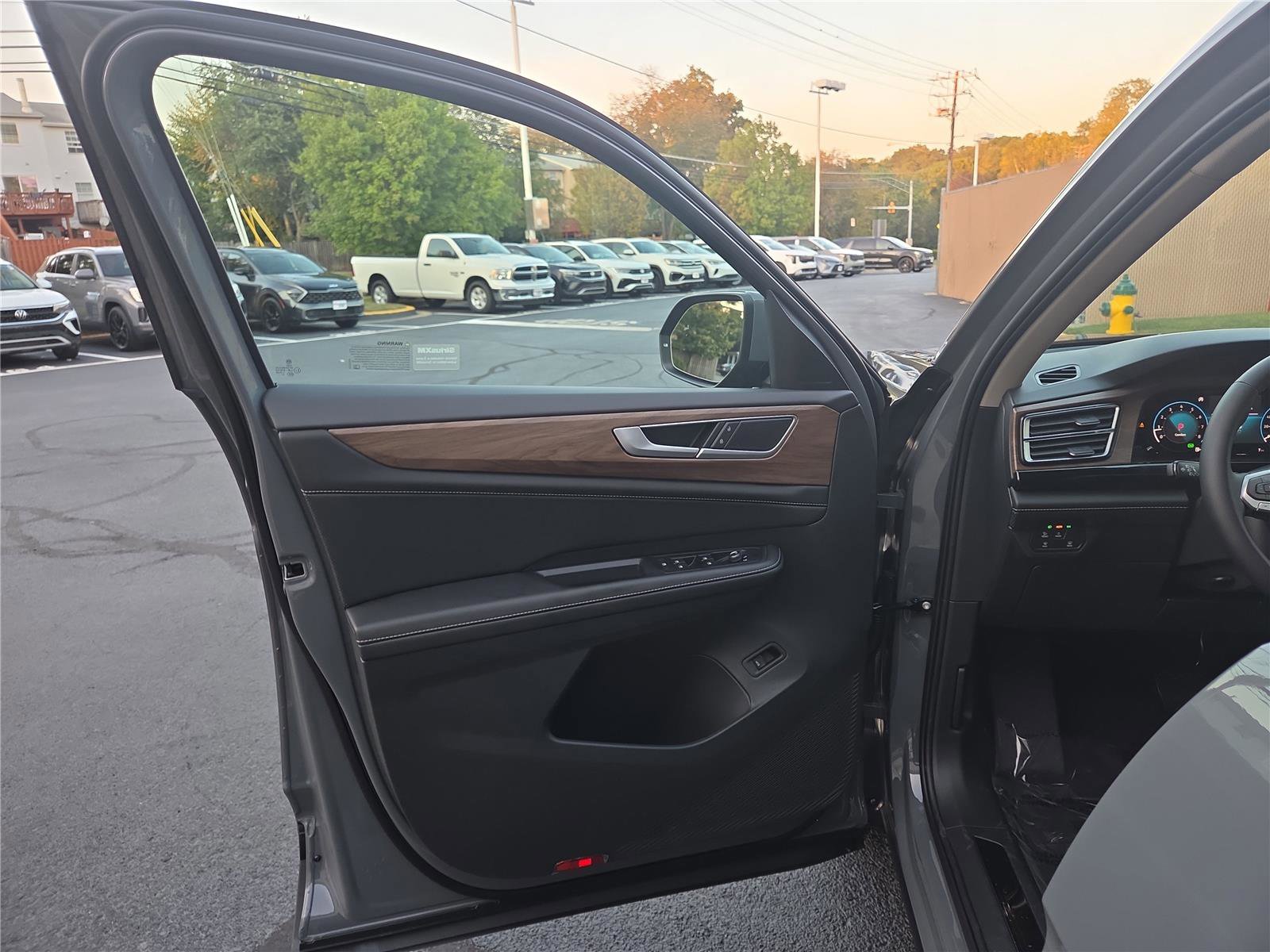 New 2026 Volkswagen Atlas SE image 11